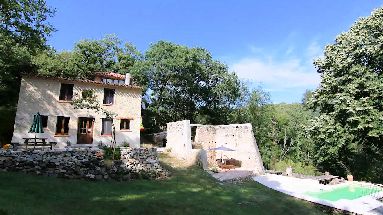 Domaine de Badens long term lets France pet friendly with pool