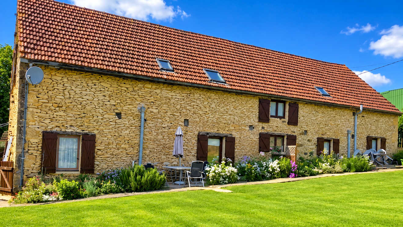 Barn in Dordogne France for long term rentals sleeps 8
