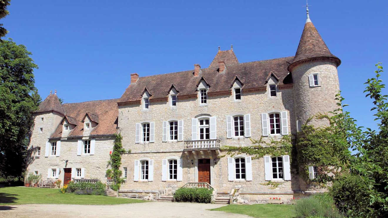 Château de Lamostonie for rent in France long term