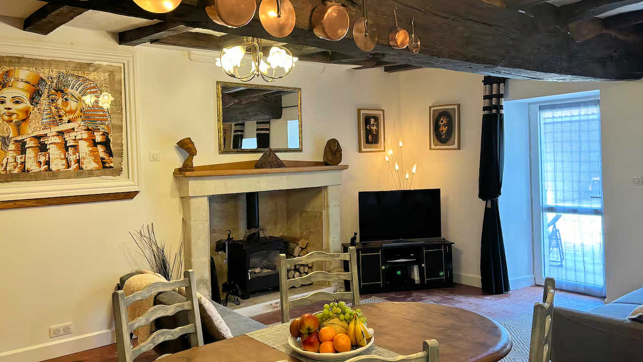 Pet-friendly 2 bed cottage for long term rent in Vienne France