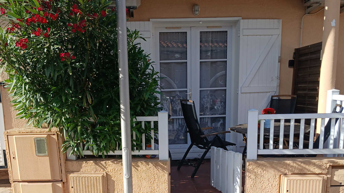 Argeles 2 bed beach house for long term rent South France