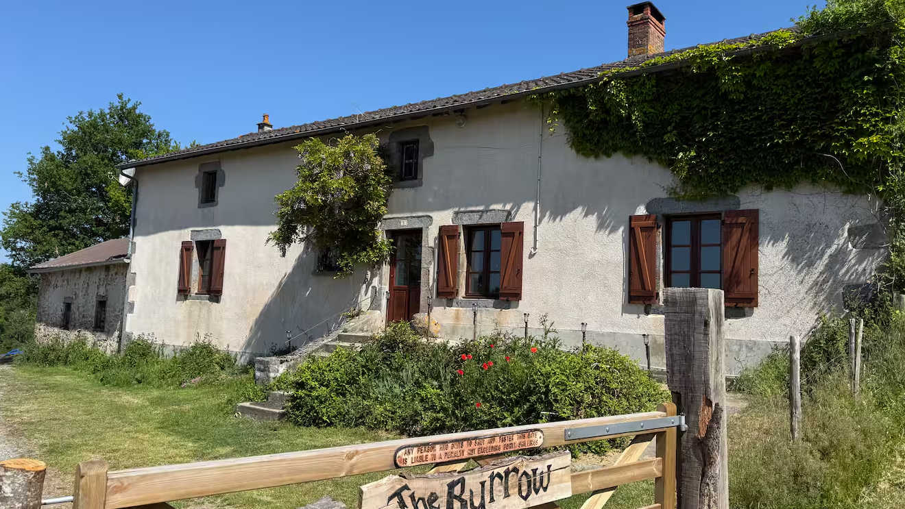 The Burrow 2 bed cottage with garden for long term rentals France