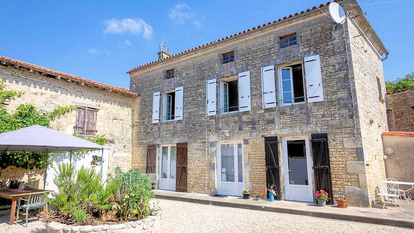 Charente farmhouse for long term rentals France