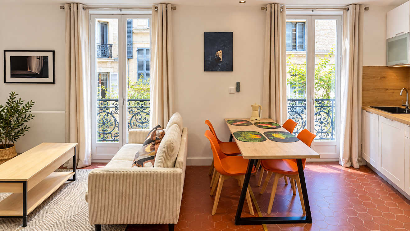 Les Capus 1 bed apartment for rent city centre Beziers South France