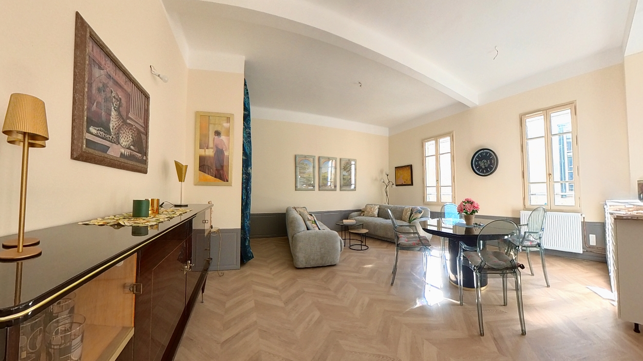 Art Nouveau 2 bed house to rent in Beziers South France