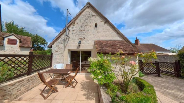 Long term let Roujan Barn conversion Loire Valley France